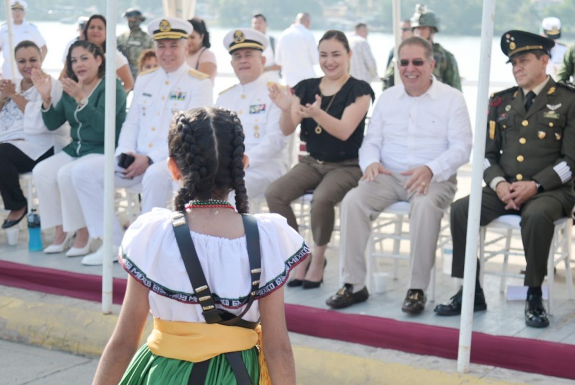 Gran participación en el desfile revolucionario en Tuxpan